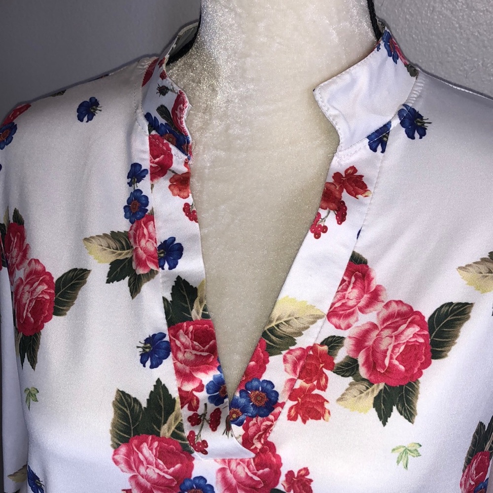 ☀️ Silky floral blouse - Picture 2 of 7